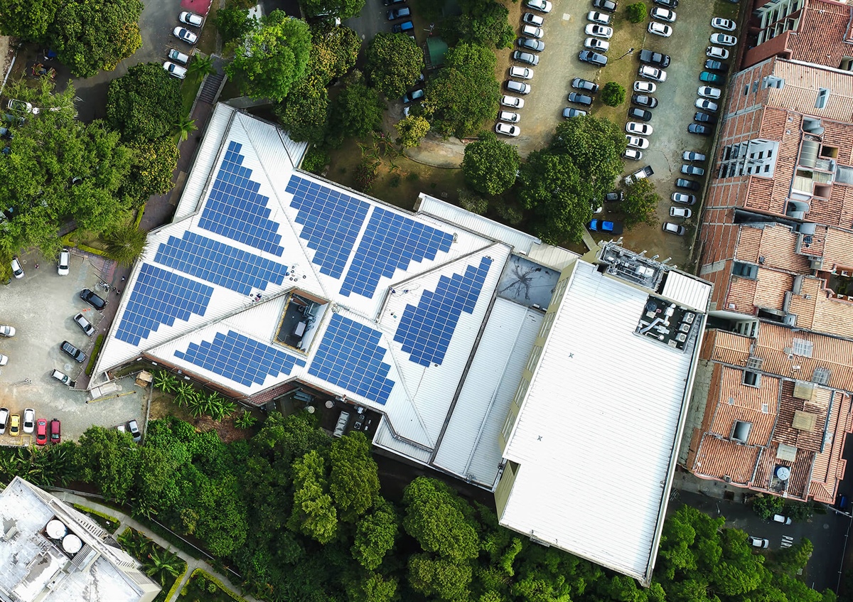 Universidad CES le apuesta a las energías renovables: sedes de Medellín y Sabaneta, se iluminan con techos solares de Celsia