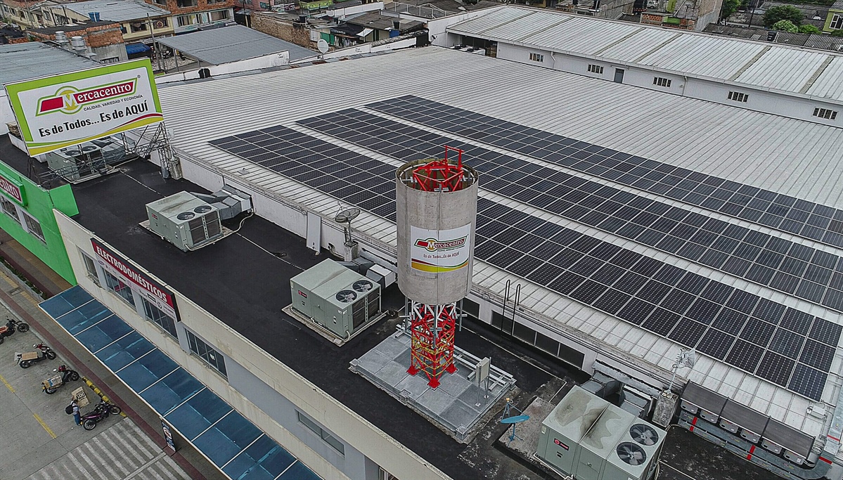 Celsia instala el primer techo solar para la cadena de supermercados Mercacentro en Ibagué