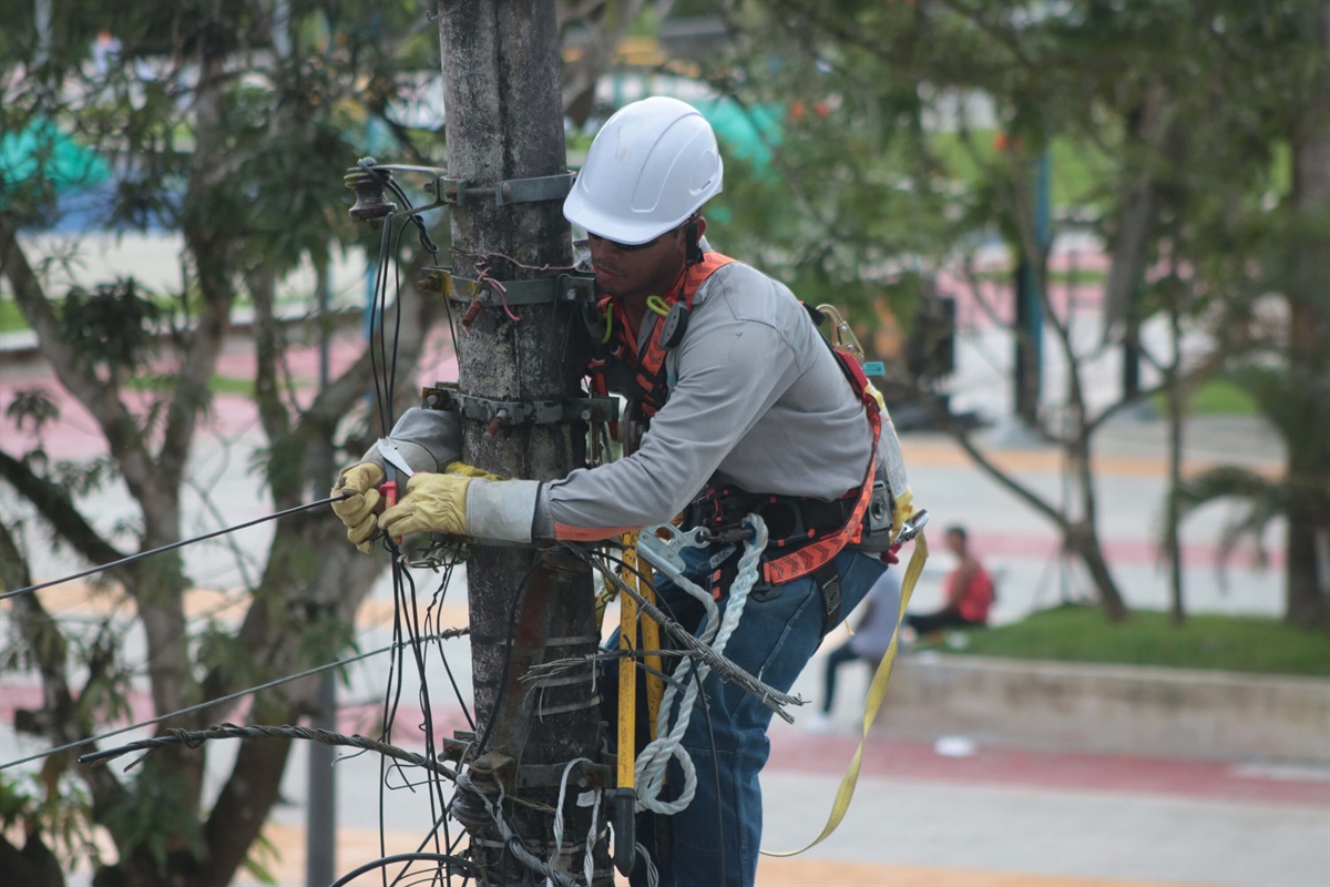 Epsa ordenó los cables y equipos instalados por las compañías de telecomunicaciones en los postes de energía de Buenaventura